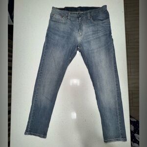 Men’s Levi’s jeans size 32W x 29L , Good condition
